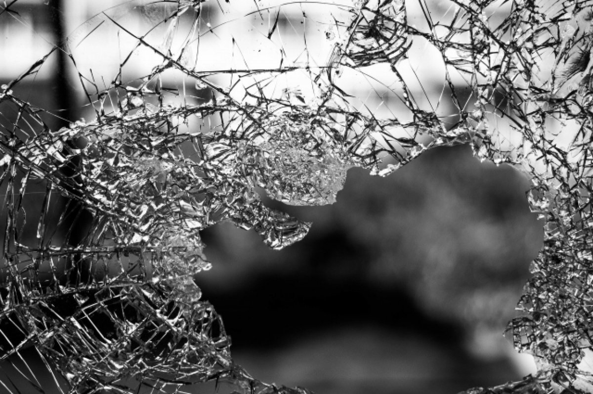    В ДТП на трассе Пермь-Екатеринбург легковушку почти разорвало на две части