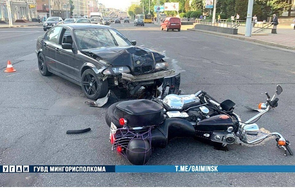     В Минске водитель BMW сбил мотоциклиста на встречной полосе. Фото: УГАИ ГУВД Мингорисполкома