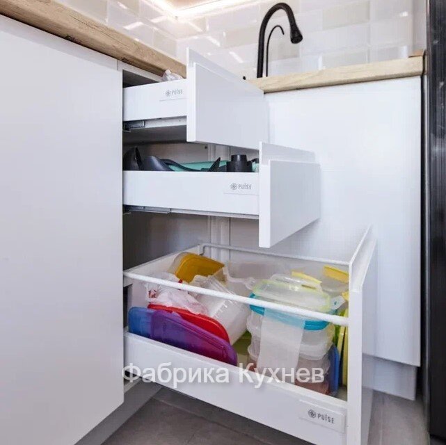 На фото работы, выполненные фабрикой Кухнев (листайте галерею)