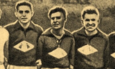 Петр Исаков в центре.