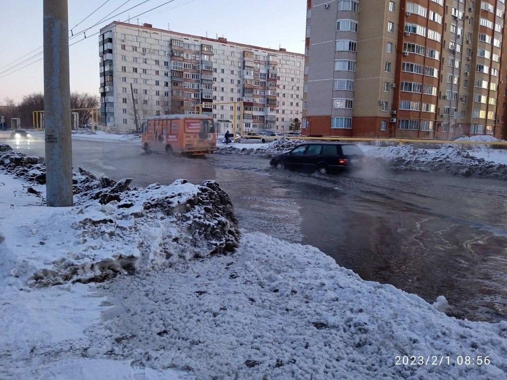    В Оренбурге из-за утечки на водоводе отключили воду в Южном микрорайоне