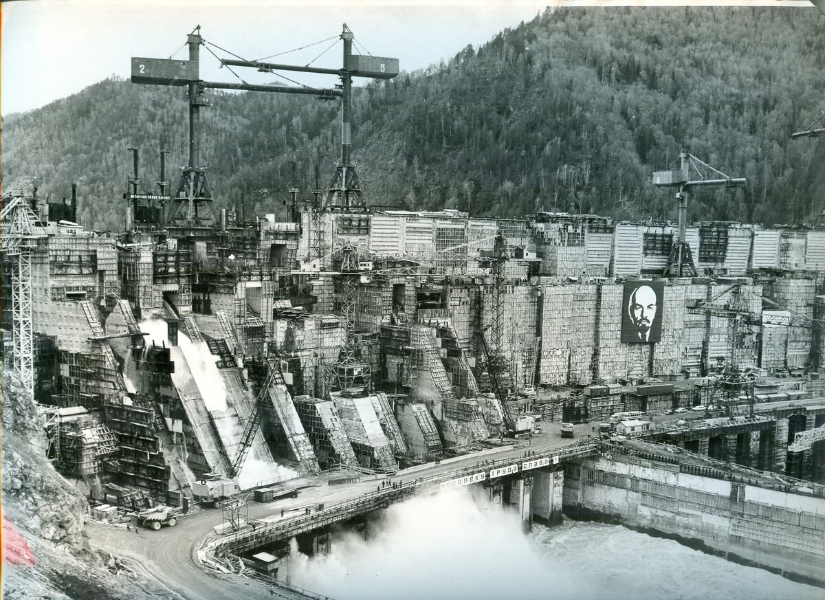 Фото паводка Саяно-Шушенской ГЭС 20.05.1979