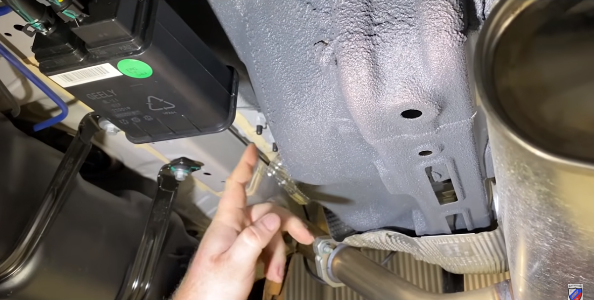 Антикор только под запаской, весь остальной металл чистый.