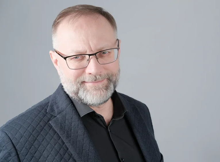 Тренер агентов-миллионеров Александр Санкин.