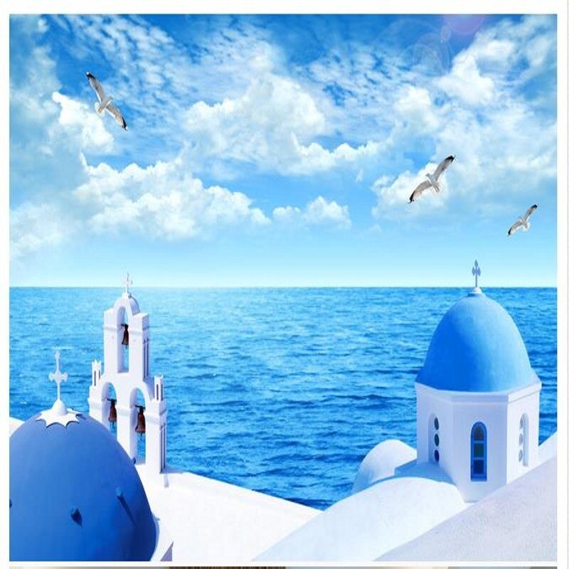 Диван на фоне фотообоев с морем