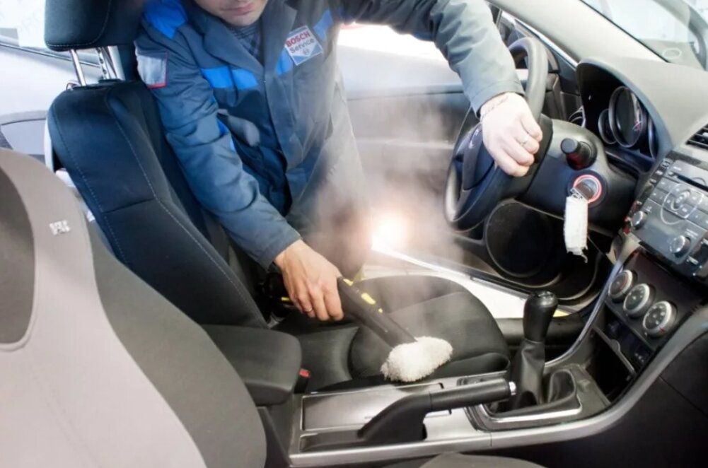 очистка сидений автомобиля