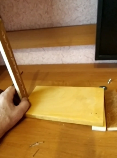   Сборка основания точилки для ножей.