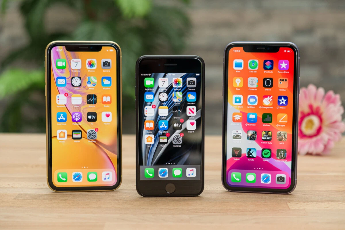 Se2 apple. Iphone se 2020 vs iphone 11. Iphone se 2020 vs iphone 13 Mini. Iphone XR 8 se2. Айфон se 2020 vs айфон 11.