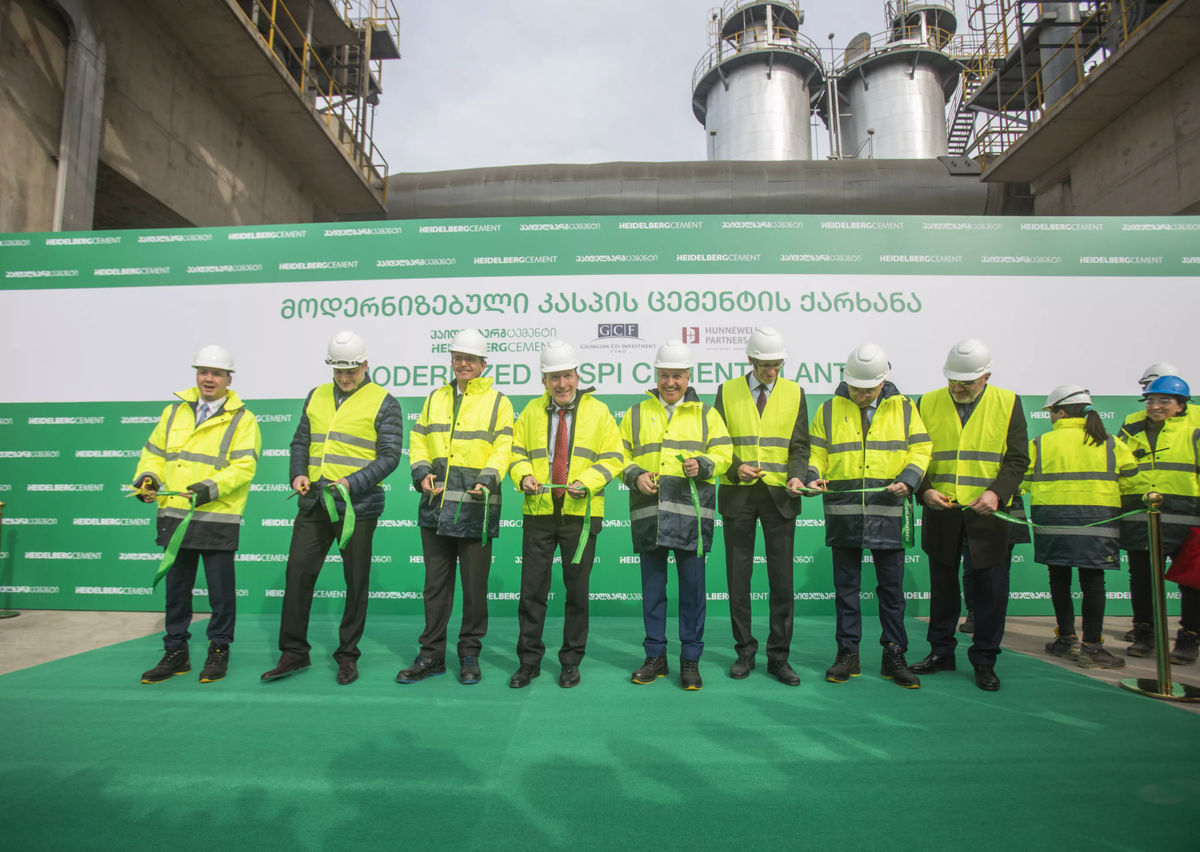 Heidelberg Cement только на одном заводе в Каспи производит 1 млн тонн клинкера в год (для сравнения новый цементный завод в п.Ферзиково, где я работала, имеет мощность всего вдвое больше)