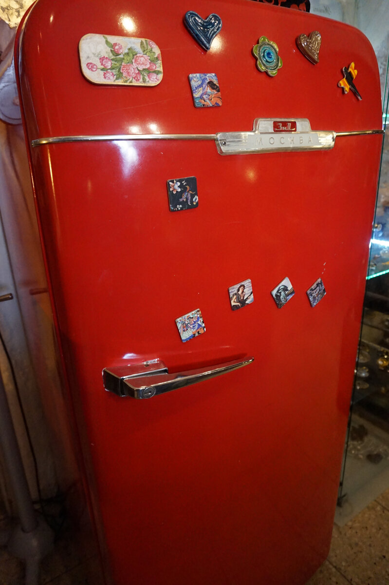 Этот холодильник пережил несколько поколений.