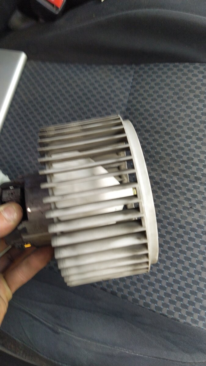 Старый с проточкой лопастей