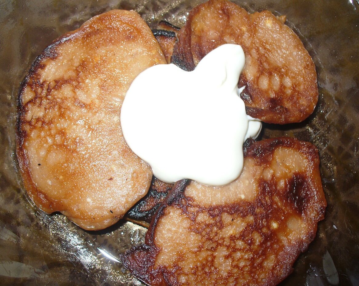 Эти сырники не из школьной столовой) Их сегодня я настряпала на завтрак)