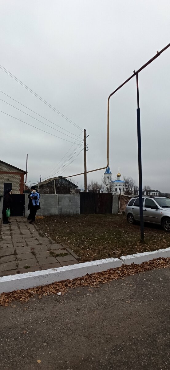 От дома видно храм.