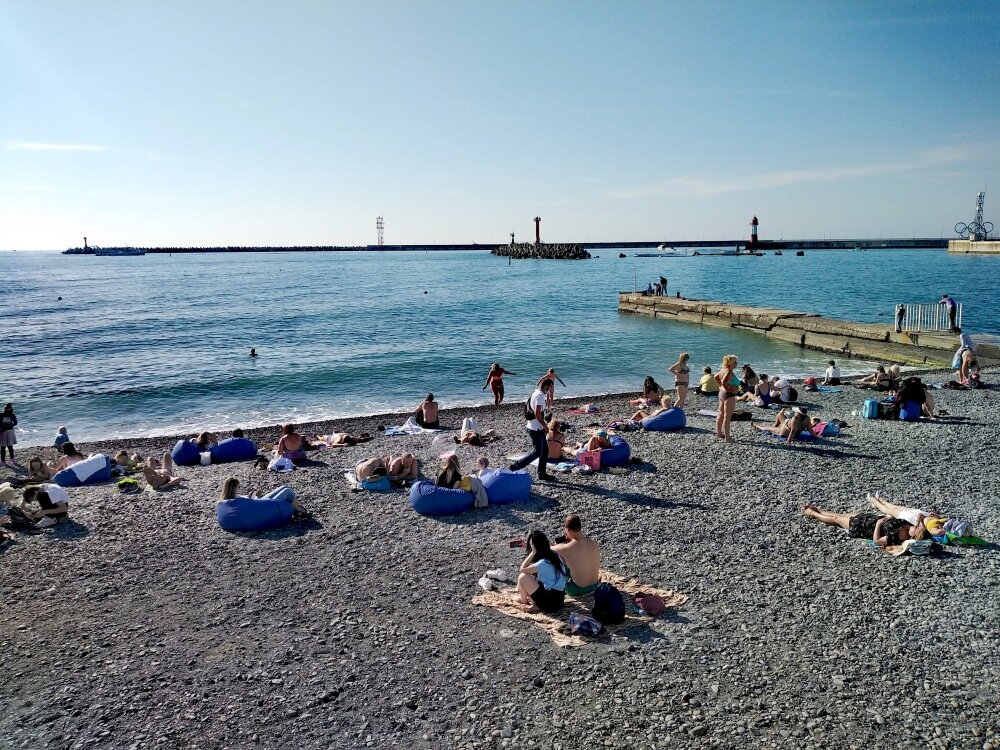 И это пример не самого многолюдного пляжа :) Фото автора от 06.11.2021г.