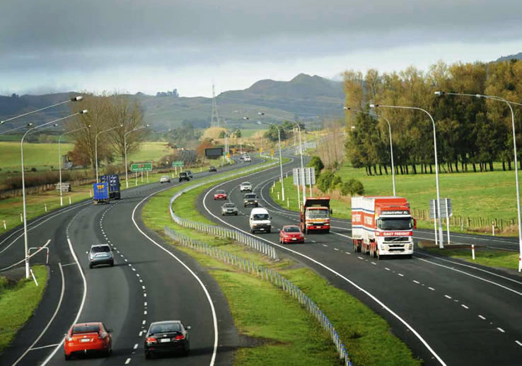 Шоссе по английски. Новая Зеландия трасса. Транспортные магистрали новой Зеландии. Автомобильный транспорт новой Зеландии. Дороги в Новозеландии.