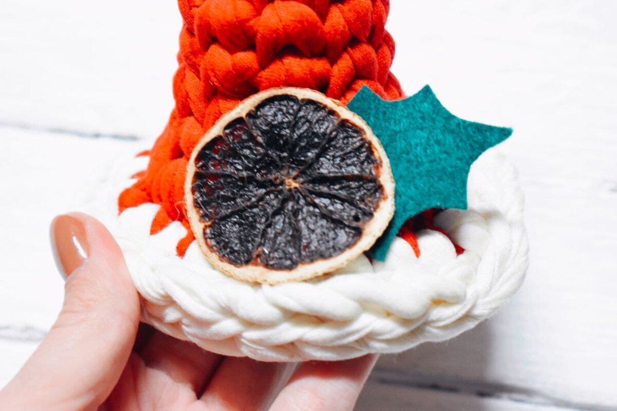 1. Вязание крючком. Новогодние игрушки и украшения 