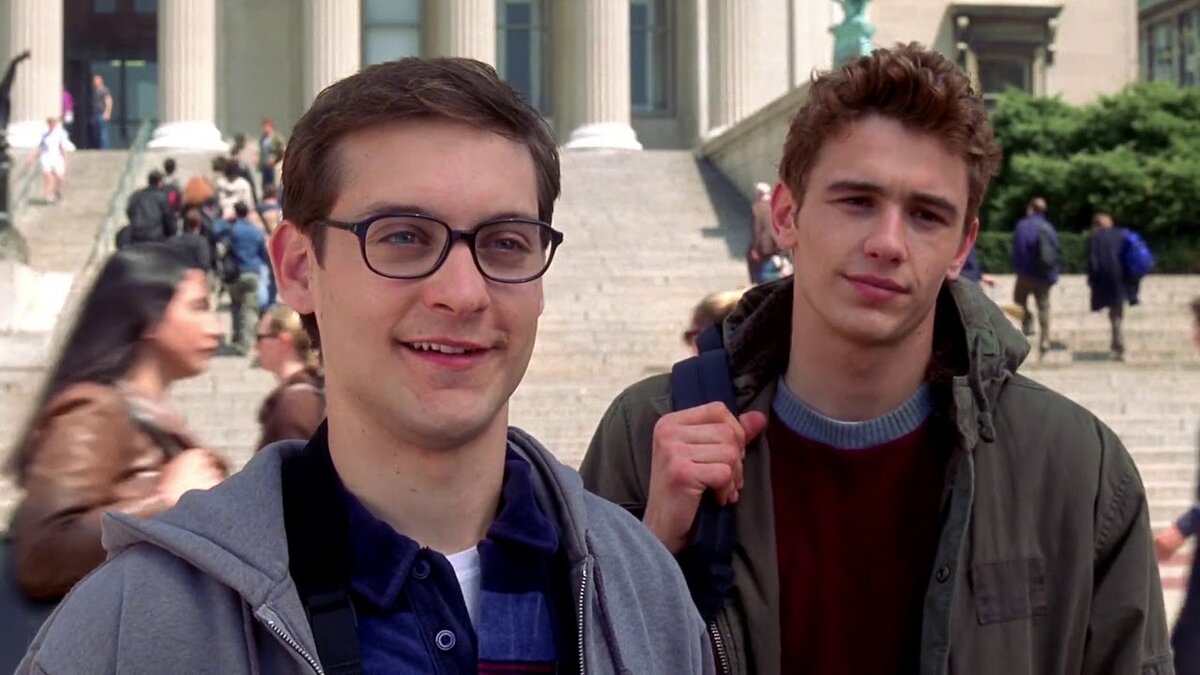 Джеймс Франко (справа)