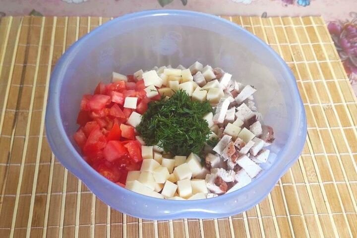 Как приготовить Баварский салат с курицей и сухариками рецепт пошагово