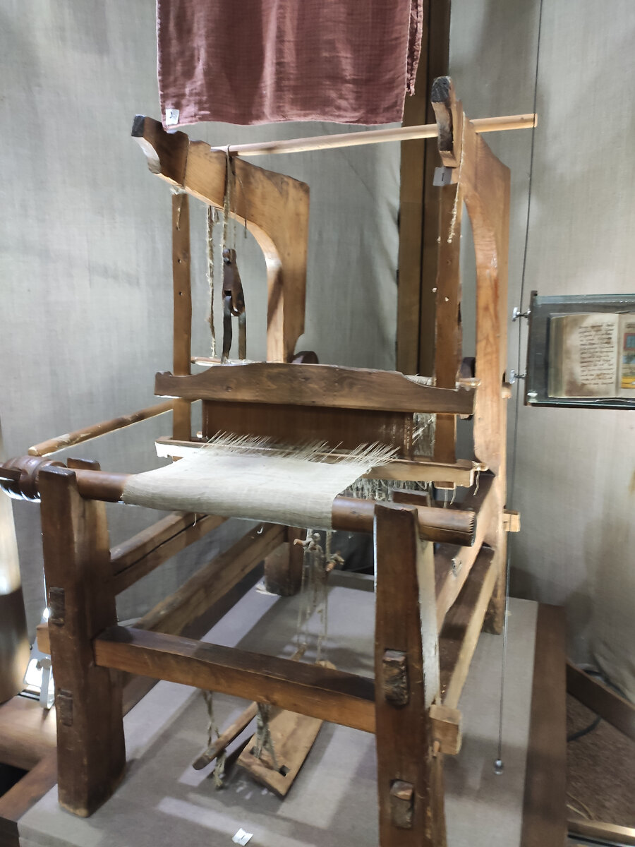 Ткацкий станок в музее Ивановского ситца