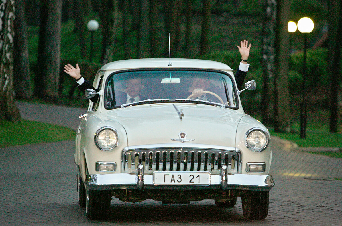 Выставка в брюсселе 1958 волга. Иди волга есть. Волга шедшая на импорт. Волга советская машина. Иди волга есть.
