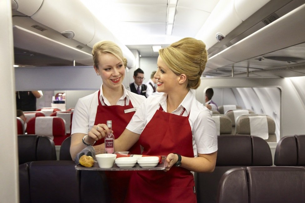 Пассажир сервиса. Virgin Atlantic бортпроводники. Virgin Atlantic Airways Cabin Crew. Авиакомпания Вирджин Атлантик стюардессы. Virgin Atlantic Airways салон.