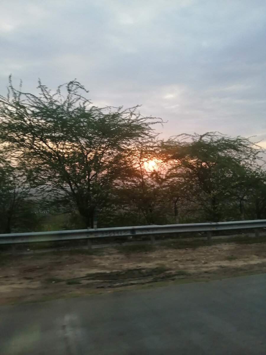 Рассвет  по дороге в Агру