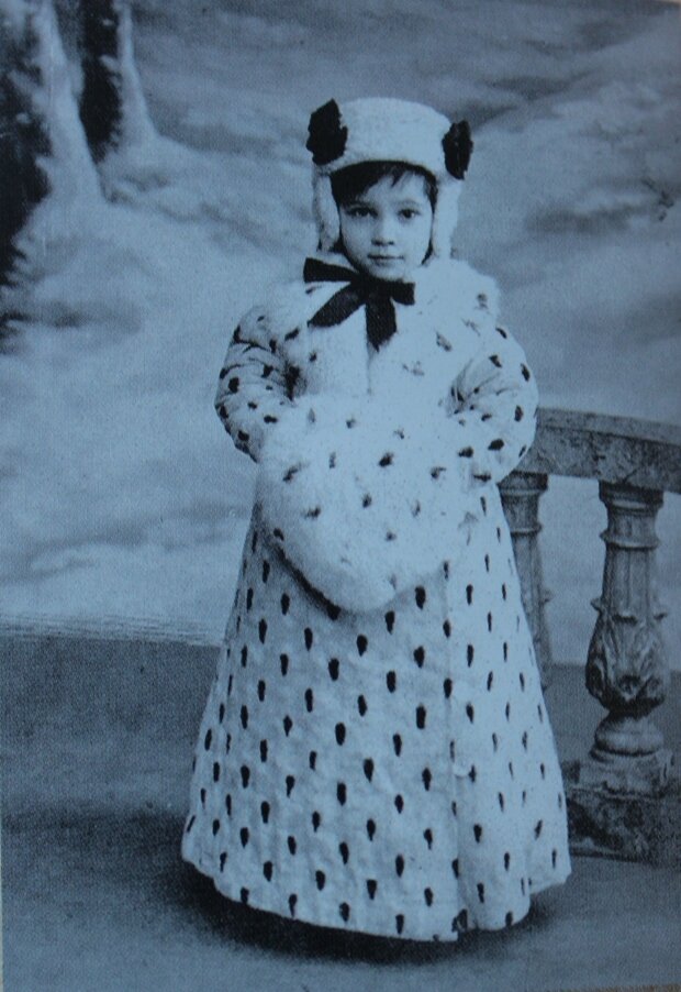 Амина — дочь издателя Ахмет-Гарая Хасани. 1910-е годы.