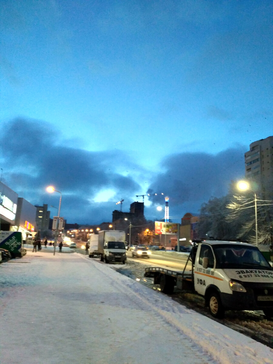  Знак УЗИ. 1 фото, на УЗИ голова инопланетянина. внизу идет мышь.