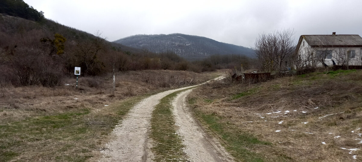 село Мелехово , впереди хребет Кубалач