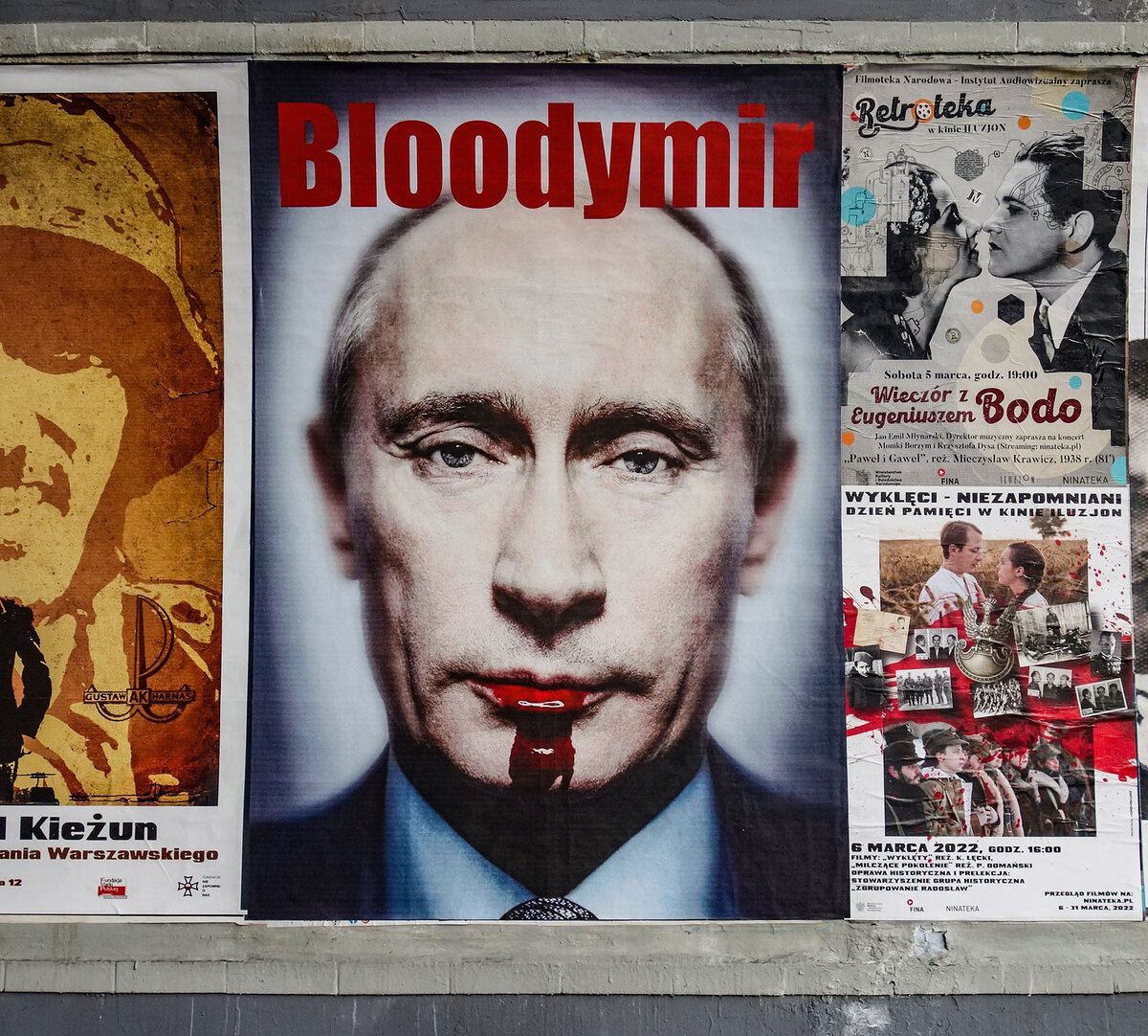 Постеры Путина в Европе