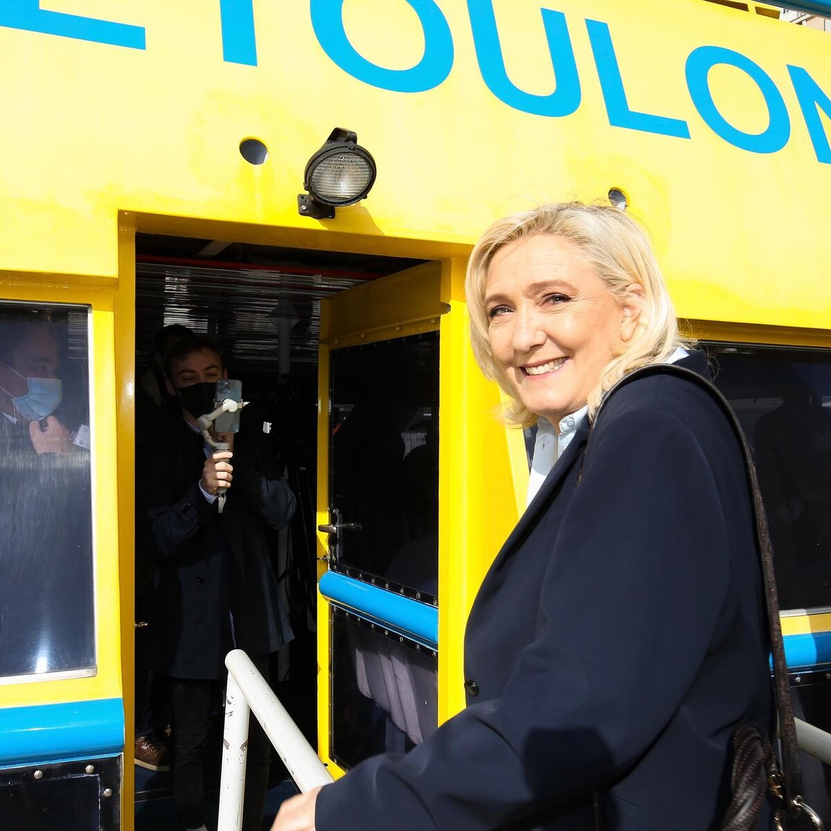    Марин Ле Пен, Соцсети