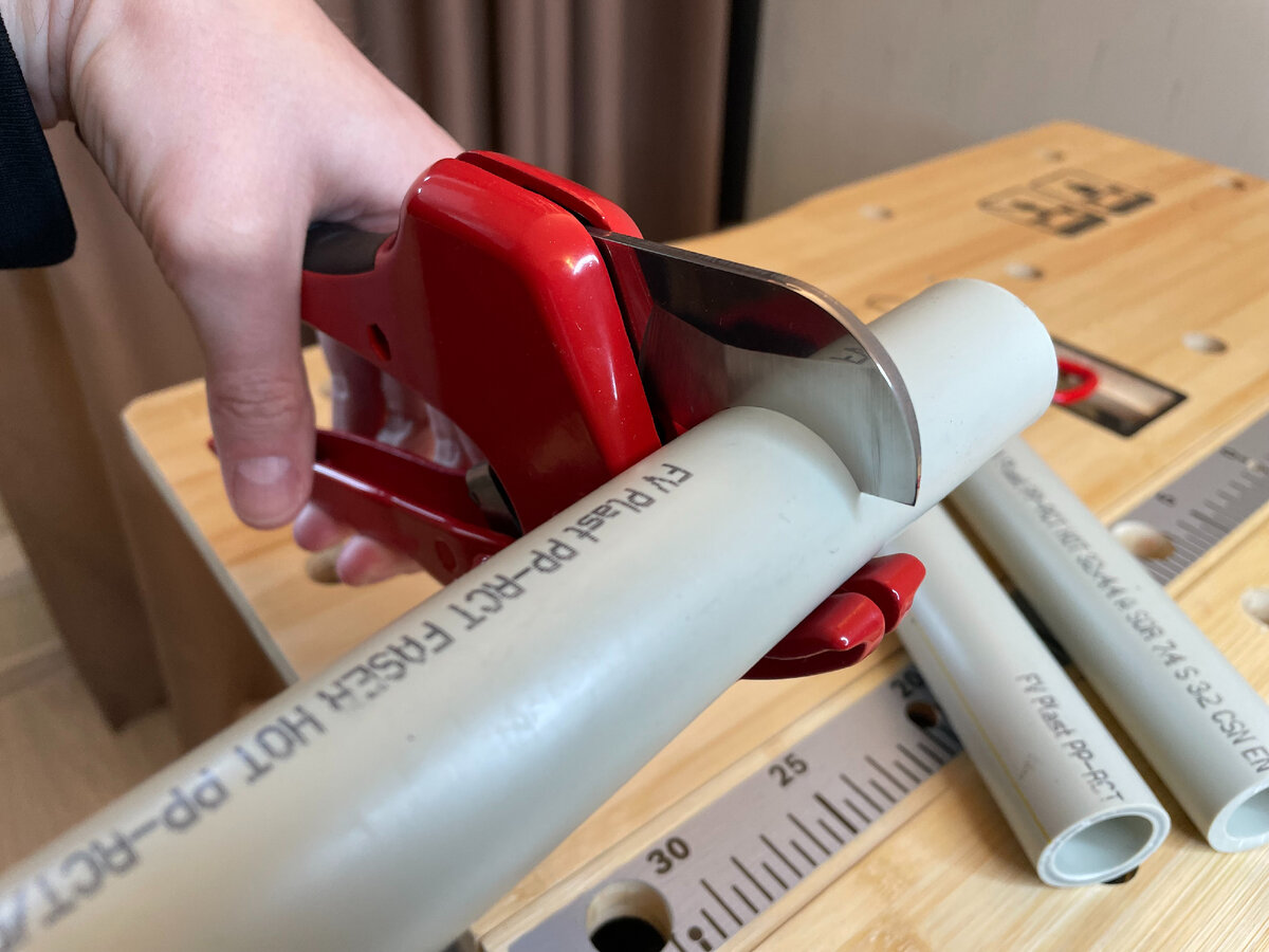 Конусная труба из пластика. Пуш бампер из полипропиленовых труб. Водосток из канализационной трубы 110 мм. Пластиковые трубы. Как сделать трубу из пластика.