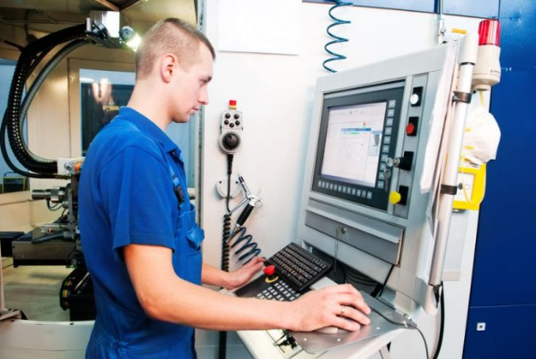 Работа на станках с программным управлением сложная,требует серьезного подхода.( Фото из интернета).