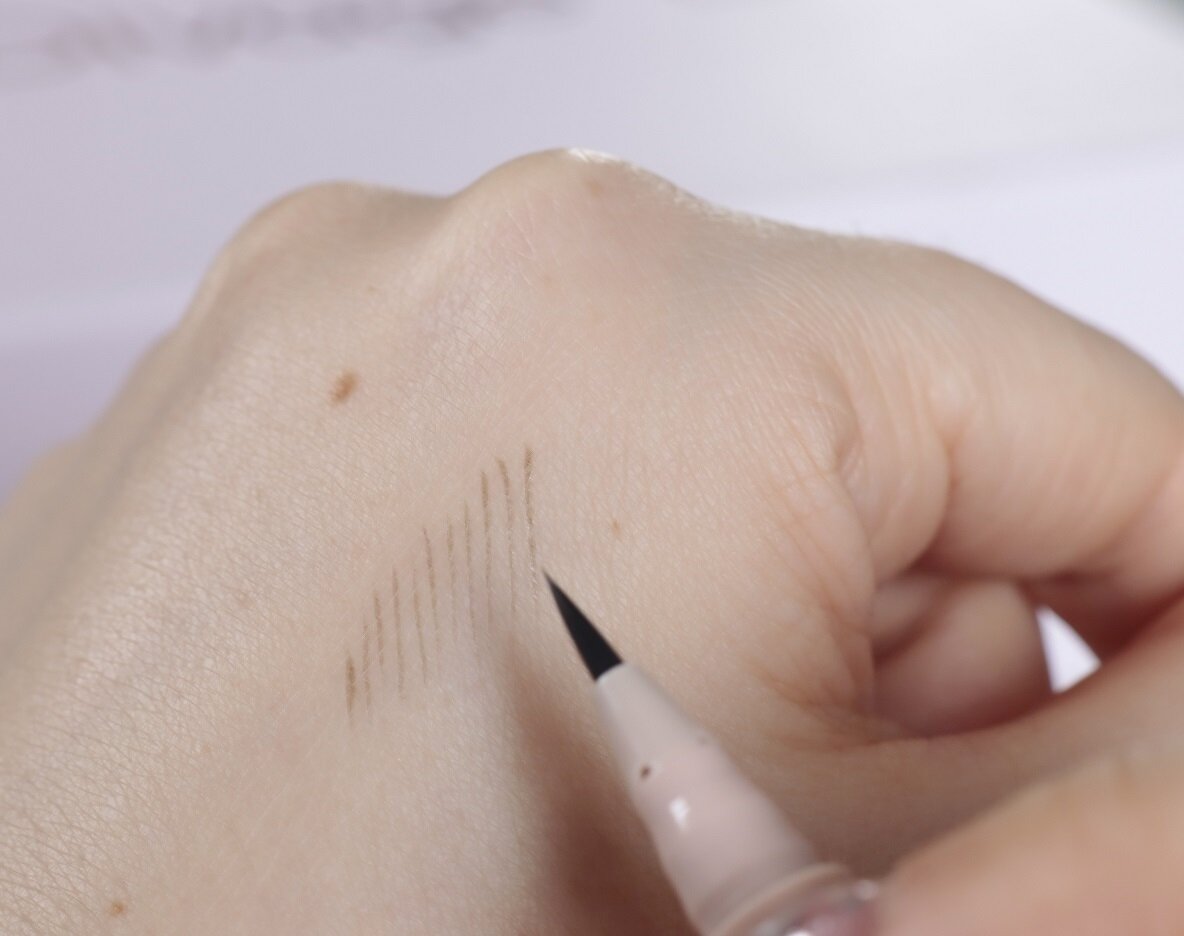 Оттенок 01 не рыжит — приятный светло-коричневый тон