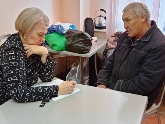 ОБЩЕСТВЕННИЦА НАТАЛЬЯ ЛУЖАНСКАЯ НА ВСТРЕЧЕ С ЛЕОНИДОМ. ФОТО: VK.COM НАТАЛЬЯ ЛУЖАНСКАЯ