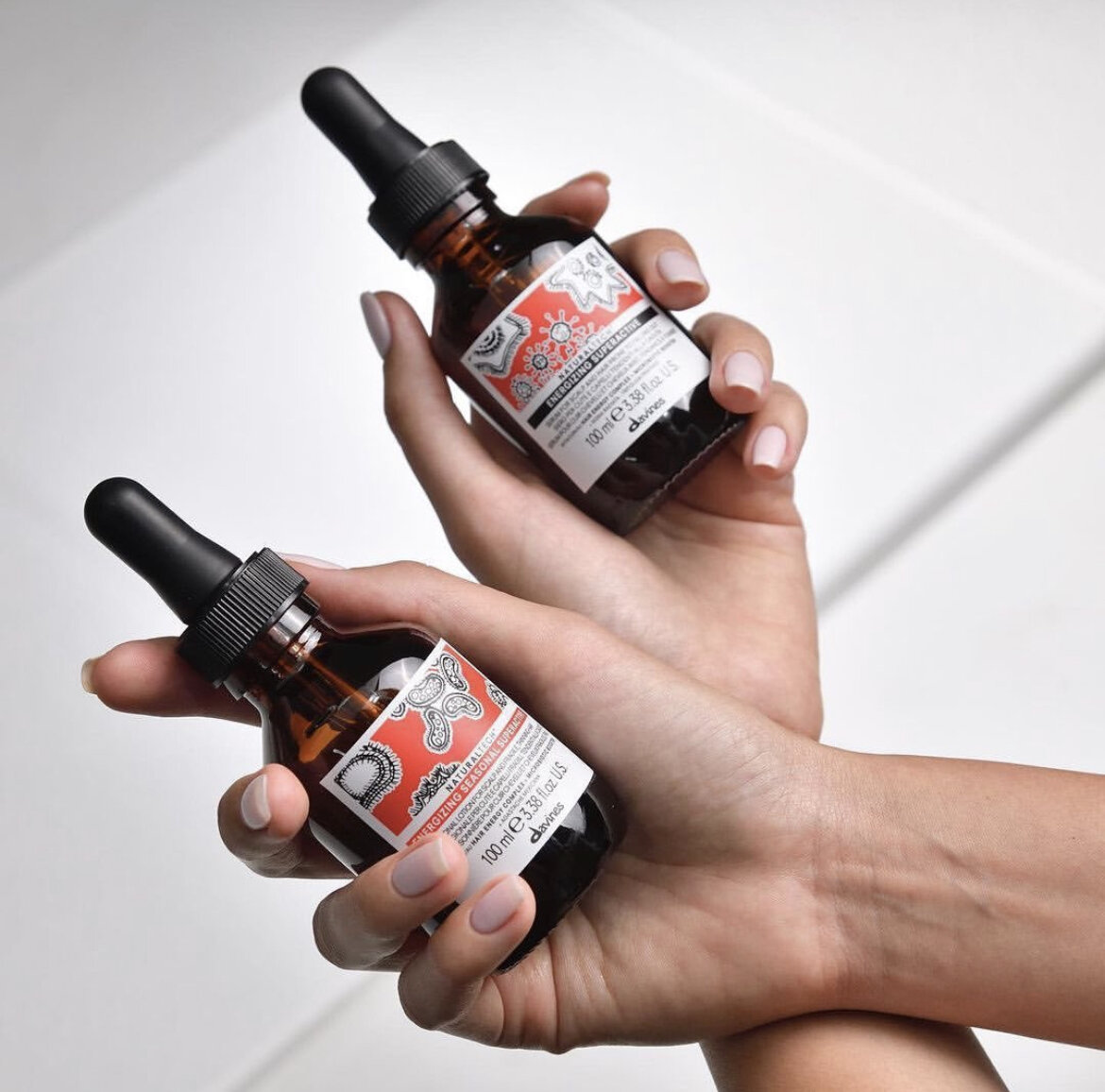 Продукты Davines NaturalTech представлены в салоне Kosa Colour Studio.