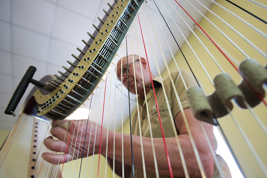 Resonance Harps – единственная в России фабрика по производству арф. Фото: Анатолий Медведь/ТАСС