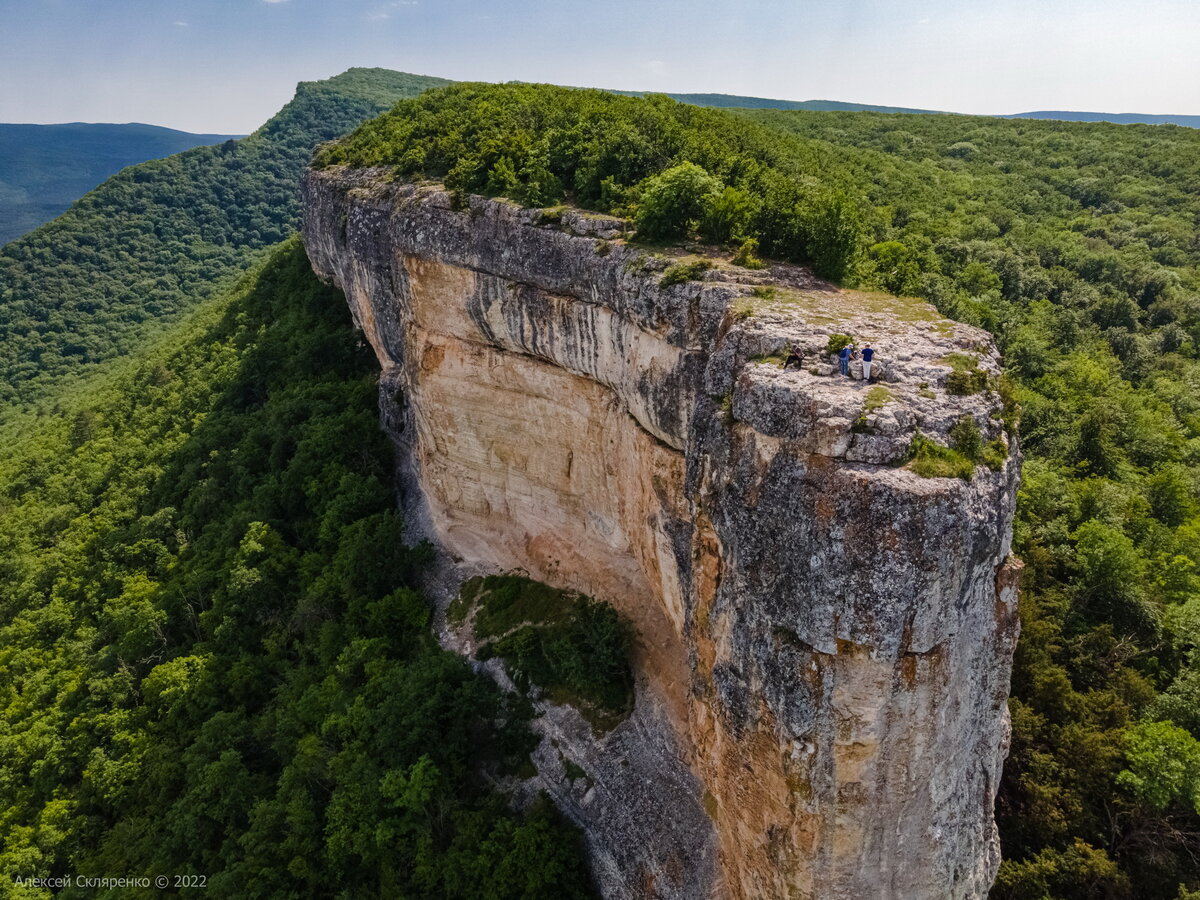 Что делают «космонавты» в горах Крыма? Главная загадка горы Бурун-Кая на  которую нет ответа | НЕ ФОТОГРАФ | Дзен