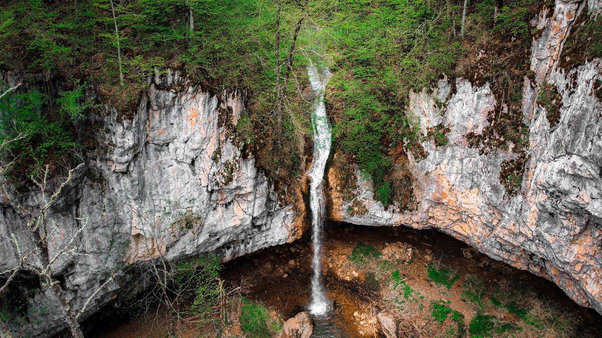 Чинарский водопад - одна из достопримечательностей Мезмая. Фото автора