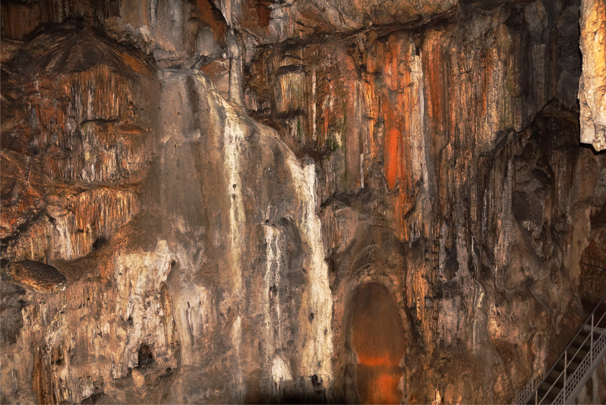 Стены входа