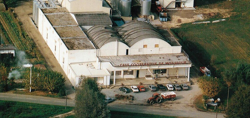 Процитировано с сайта https://www.cave-de-monsegur.com/lentreprise/