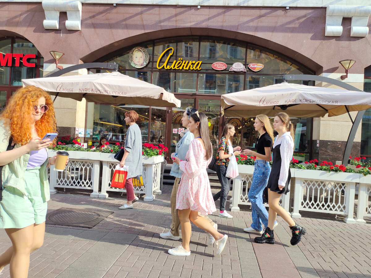 Фасад магазина Аленка на Арбате