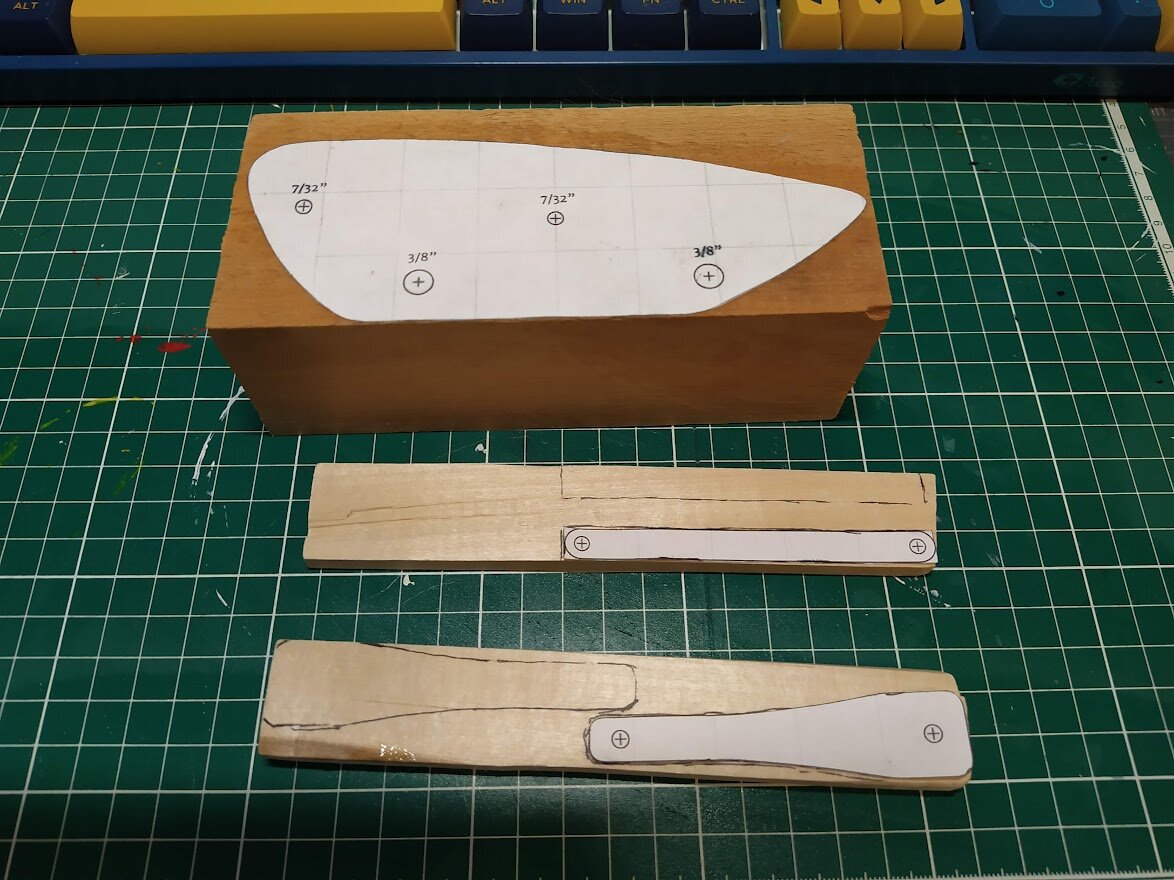 Вырезала и приклеила "выкройку"