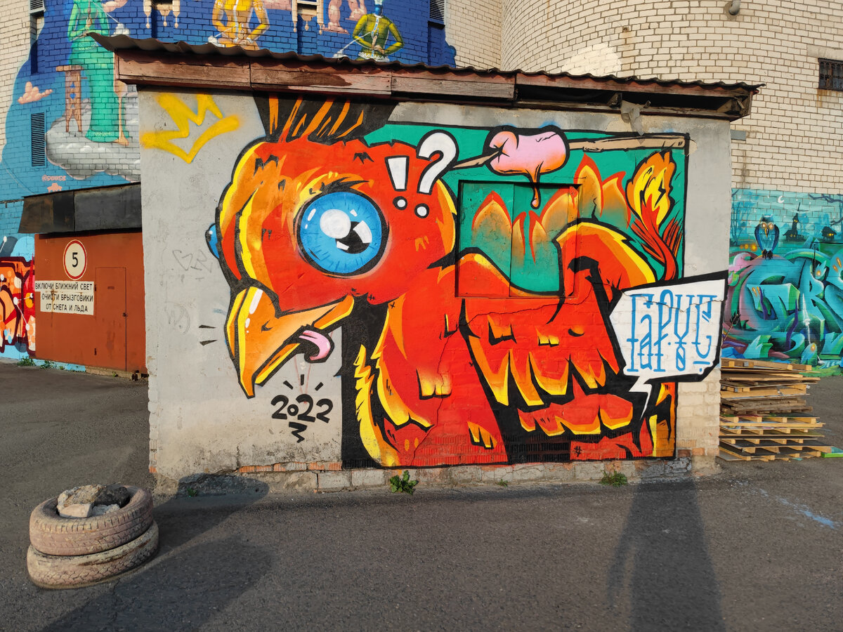 уличный художник. принт граффити. новые граффити. качественные граффити. граффити новый год в москве.