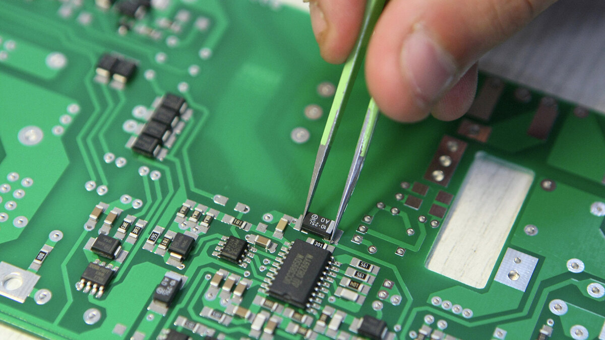    Производство чипов© РИА Новости . Александр Кряжев