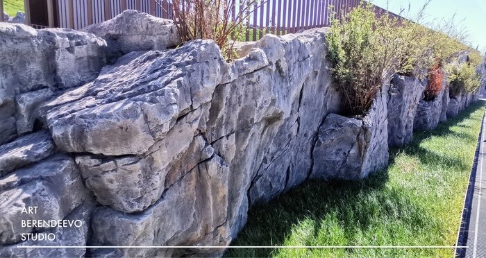 (Подпорная стенка в виде скал из арт бетона)