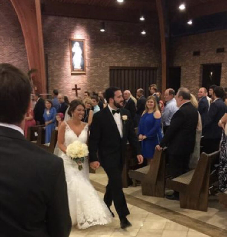 Интересно, длительность подготовки к свадьбе и пафос церемонии влияют на продолжительность брака? Эти вот уже двух детей родили и вроде живут довольные друг другом.