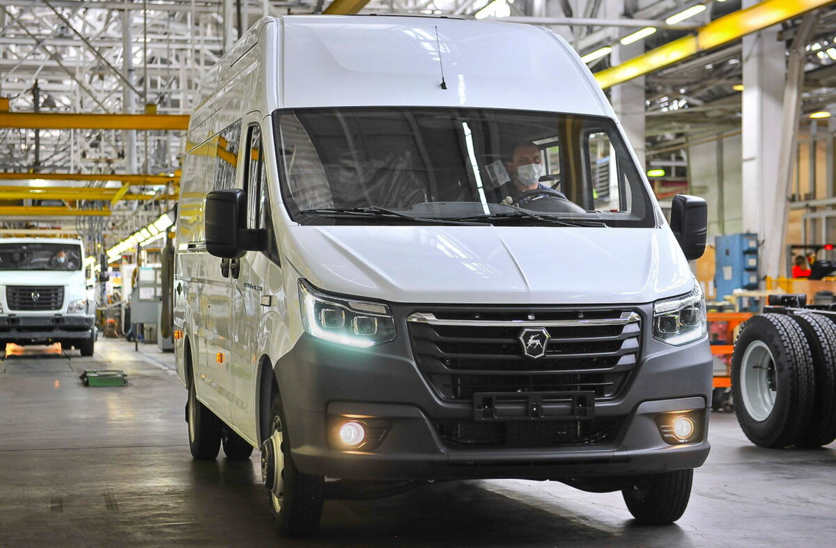 Электрическую «Газель е-НН» собирают на общем конвейере, а потом отдельно устанавливают электрические компоненты 