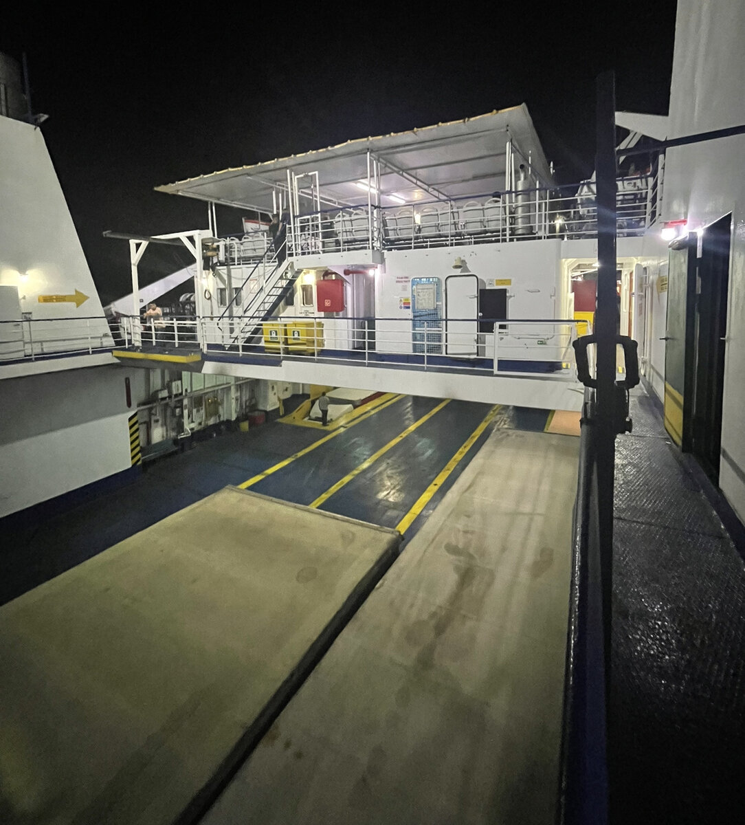 Палуба до заполнения фурами.