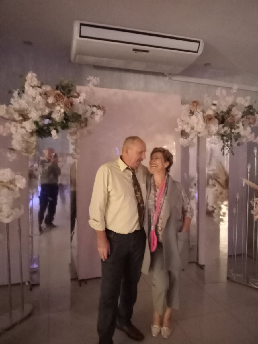 Фотография нечёткая - тем лучше. Надеюсь, родные и знакомые не разгледят. А то я тут разоткровенничалась...